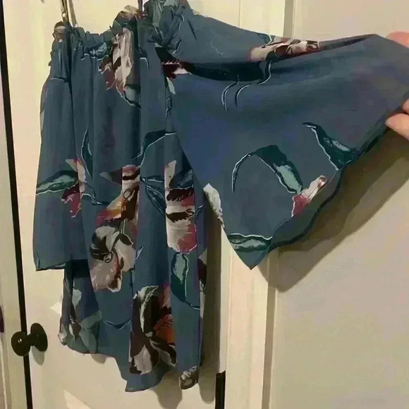 Hayden size L Flowy Sheer Cold Shoulder top w Adjustable Straps floral - Picture 3 of 9